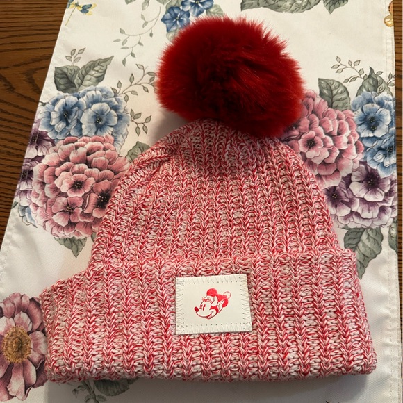 Disney red and white beanie - Picture 1 of 5